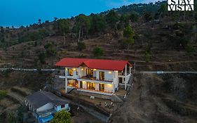 Stayvista At Amulyam Villa With Lawn & Bonfire